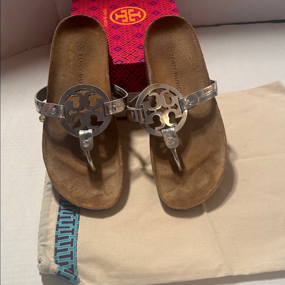 Tory Burch Silver Miller Cloud Mirror Metallic Sandals too big for me never worn - Picture 2 of 5